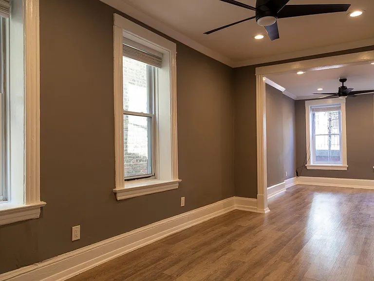 1079 N Marshfield Ave #BST — Photo 10