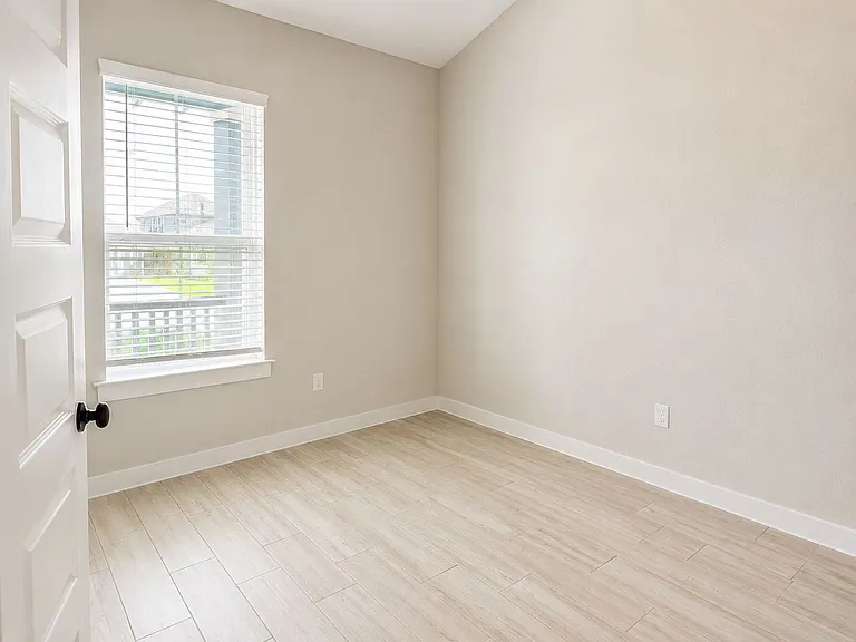121 Yellowstone Dr — Photo 6