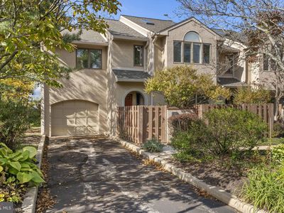 5 Greythorne Woods Cir, Wayne, PA, 19087