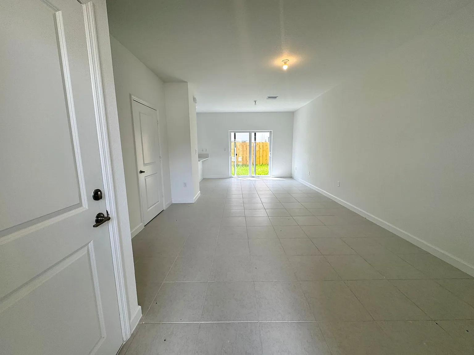 3 bed, 2.5 bath, 1334 sqft, $2,700 — Photo 3