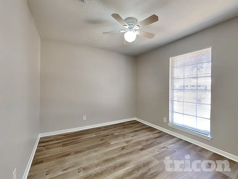 4427 Oakside Dr — Photo 12