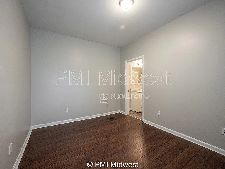1439 S East St — Photo 20