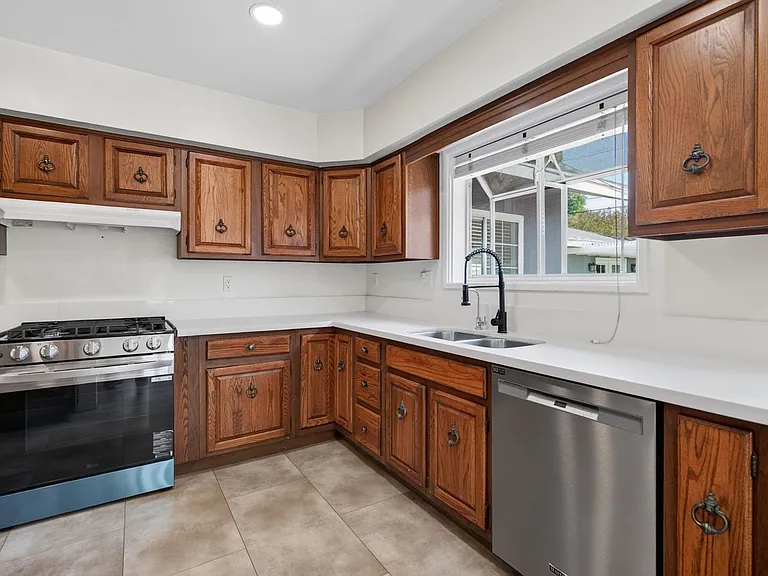 4260 Maplewood Pl — Photo 12