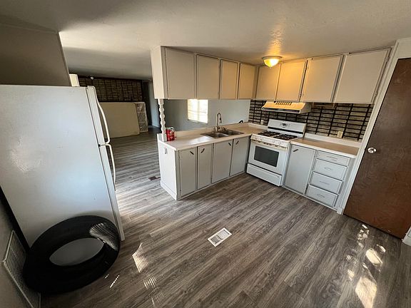 2nd image of 210 Circle Inn Dr