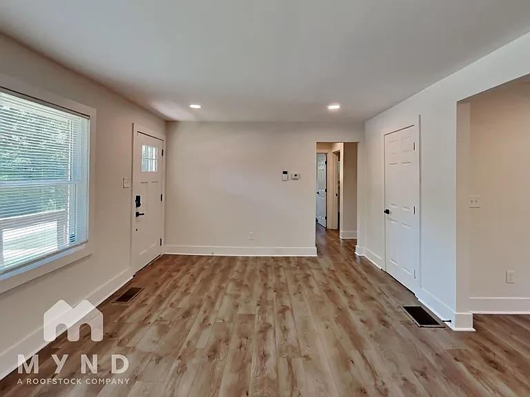 60 Finch Dr SE — Photo 4