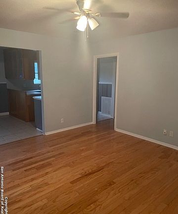 2nd image of 403 Sprucewood Ln
