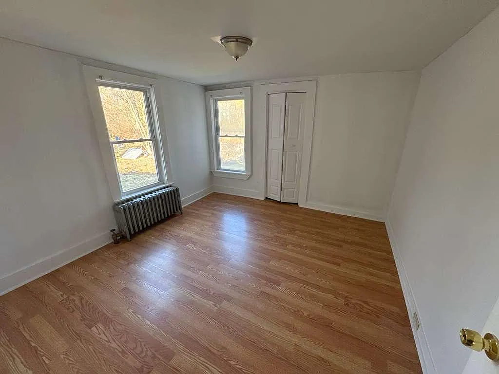 4 bed, $2,000 — Photo 3