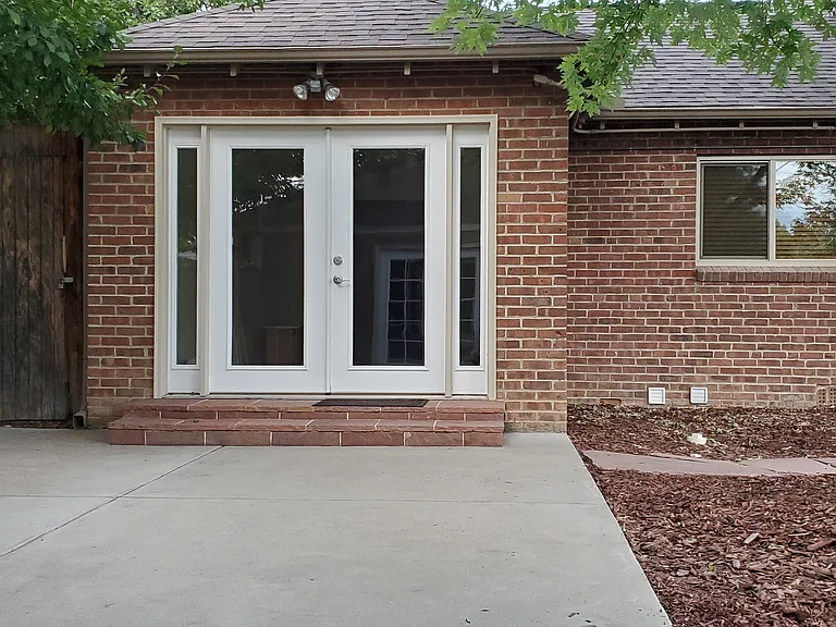 2415 Olive St — Photo 46
