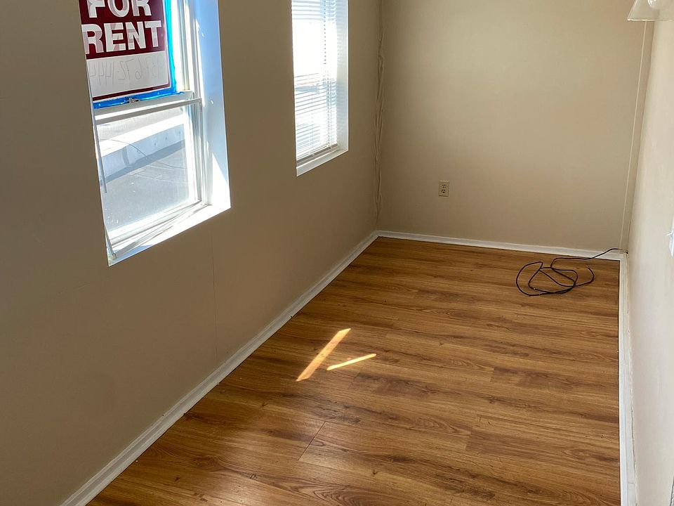 1st image of 1126 1/2 Brown St #1/2
