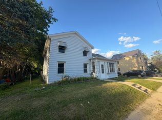 179 W Oak Grove St, Juneau, WI 53039