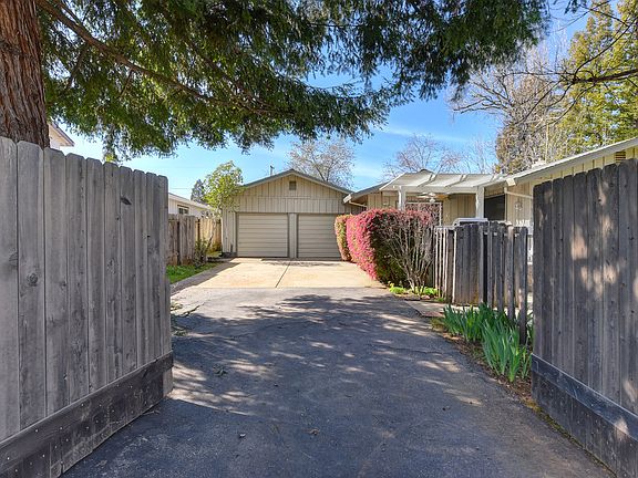 4th image of 1420 Wesley Ln