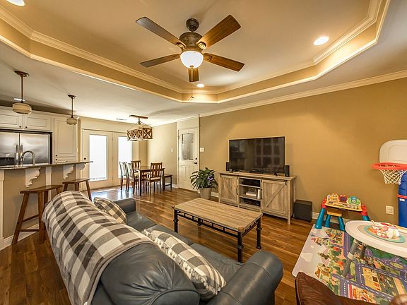 5th image of 109 Tamarack Ct