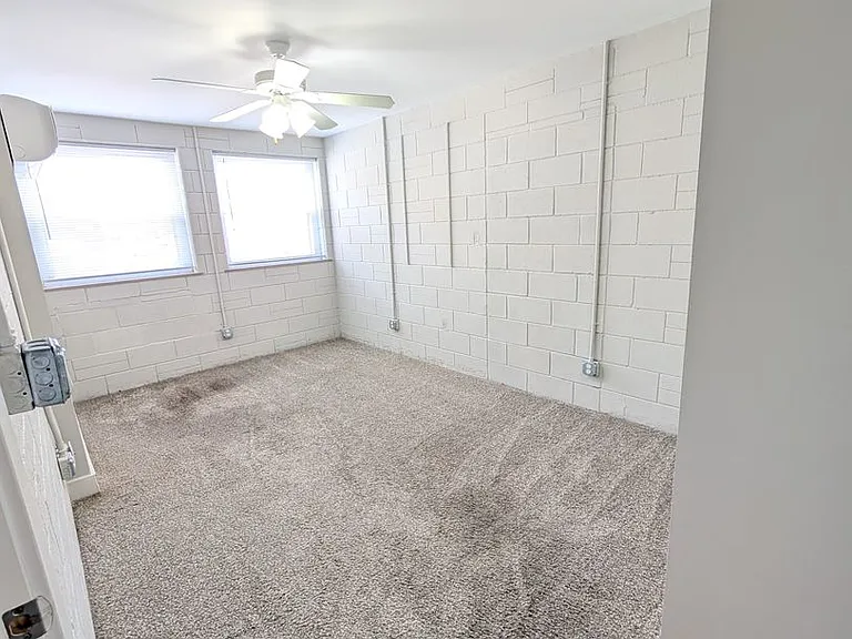 309 E Spring St — Photo 5
