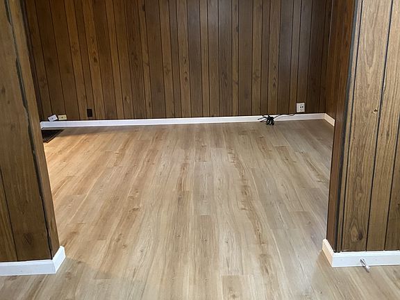 5th image of 3929 Clybourne Ave