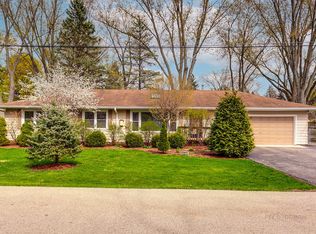 581 Greenacres Dr, Libertyville, IL 60048