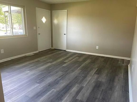 3rd image of 1148 Beechwood Rd