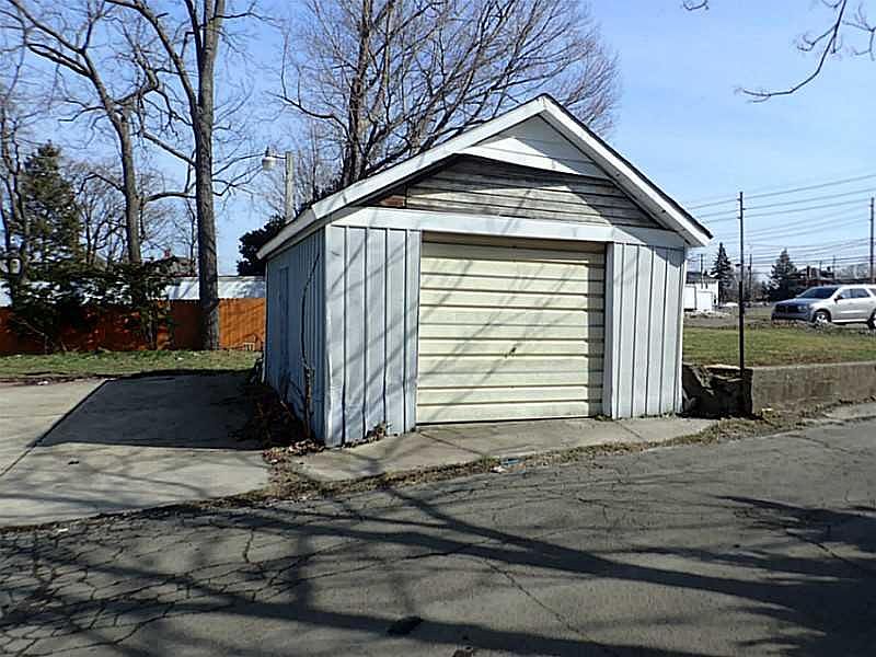 2nd image of 129 W 20th St