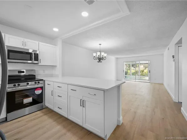 2950 SE Ocean Blvd APT 15-2, Stuart, FL 34996