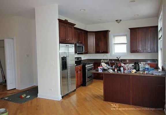 5th image of 2927 N Southport Ave #301
