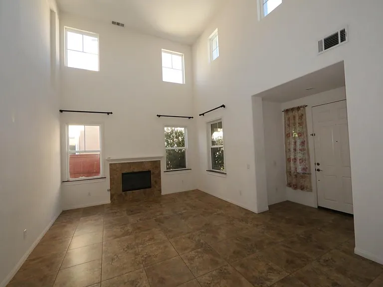1548 Phoenix Dr — Photo 5