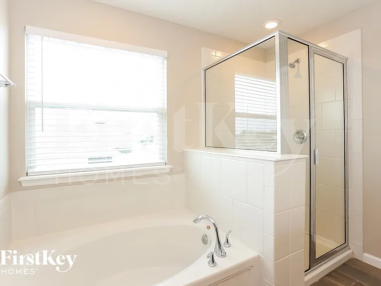 1300 Kendall Dr — Photo 12
