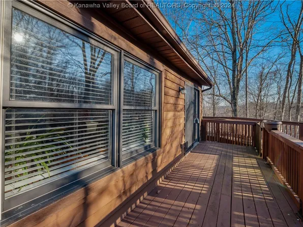 701 Hunters Ridge Rd, Charleston, WV 25314