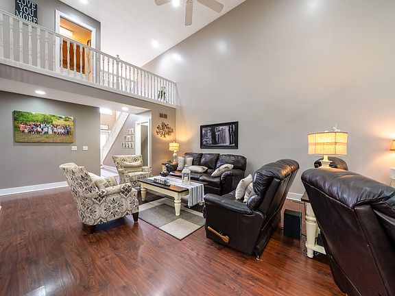 3rd image of 907 N Sandalwood Cir #71