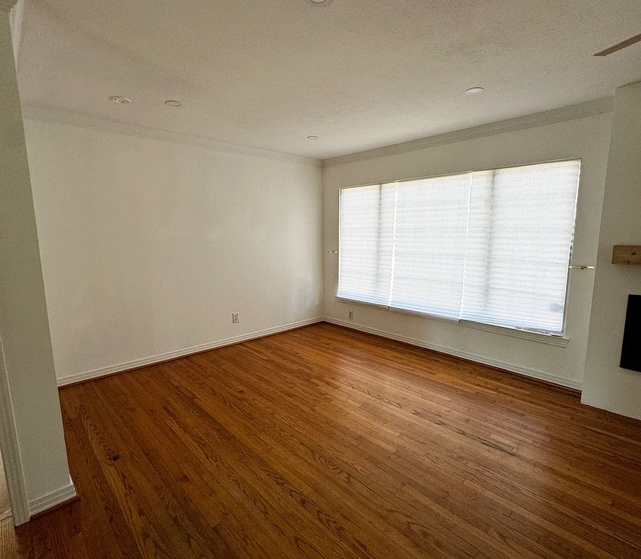 3 bed, 2.5 bath, 1200 sqft, $2,500 — Photo 3