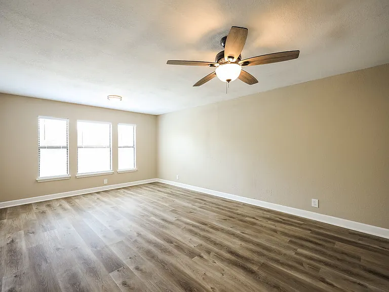 8106 Hoovers Bnd — Photo 11