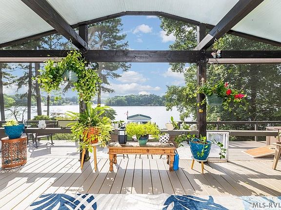 4th image of 490 Paradise Dr