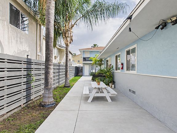 3rd image of 4449 Winona Ave #4449