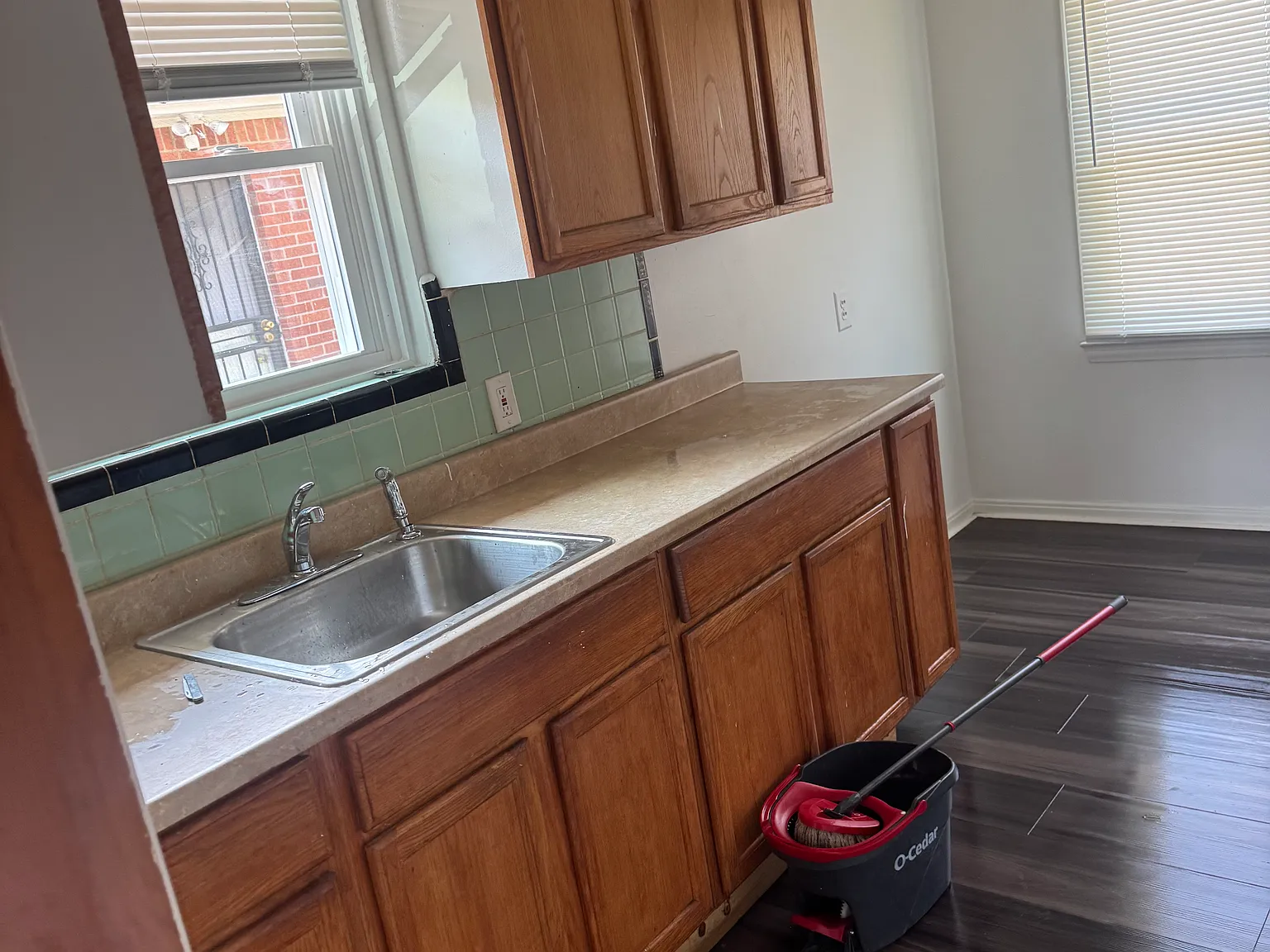 3 bed, 1.5 bath, 1233 sqft, $1,300 — Photo 4