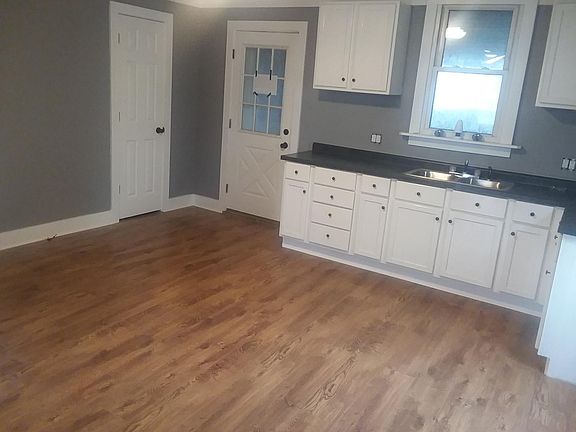 3rd image of 610 S Stormont St