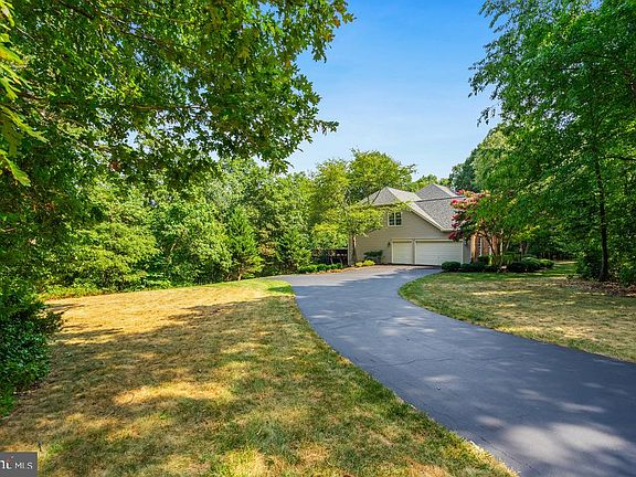 2nd image of 3401 Plantation Grove Ln