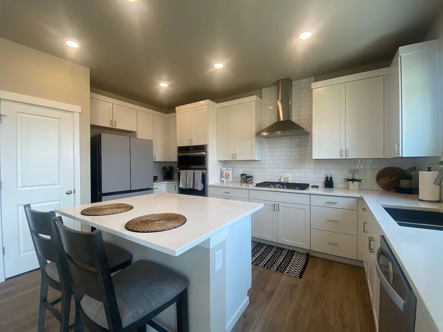 Modern Bonney Lake Home W/ Ac **Short Term Lease Through 8/31/26 ** — Photo 4
