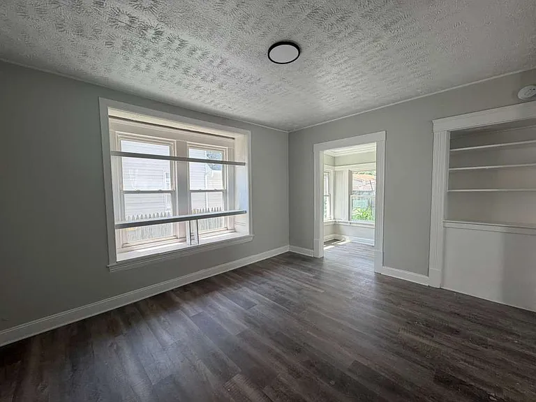 2132 W 100th St — Photo 9