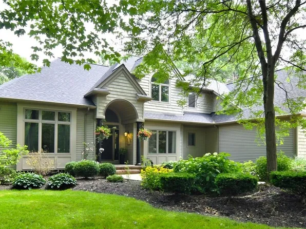 11600 Colchester Ln, Chagrin Falls, OH 44023