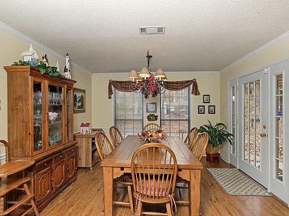 4th image of 6701 Country Ln
