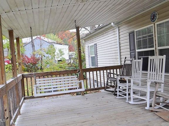 2nd image of 6004 Powell River Rd