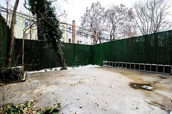 Rented by EXR | media 18