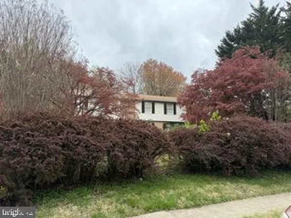 8410 Amanda Pl, Vienna, VA 22180