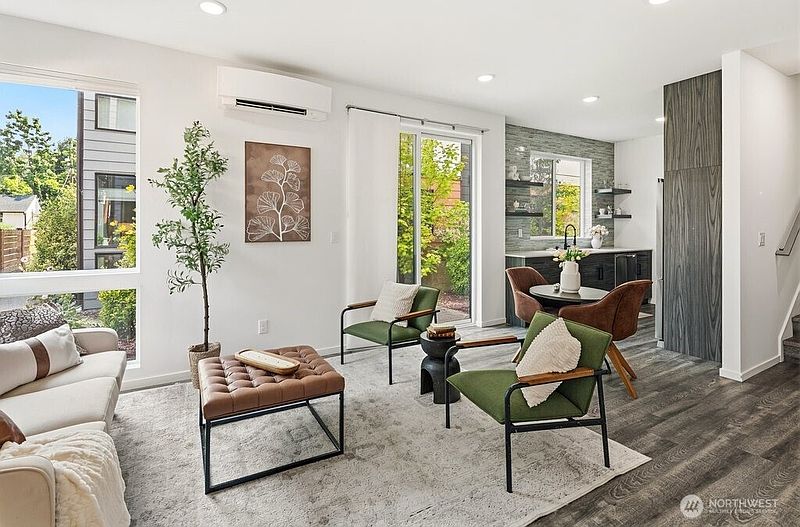3rd image of 539 S Cloverdale Street #D