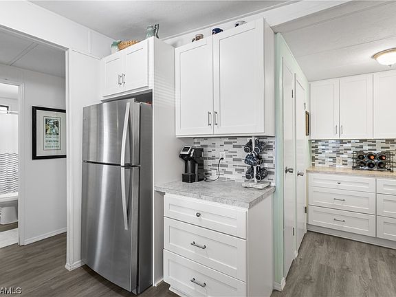 2nd image of 102 Sunset Cir