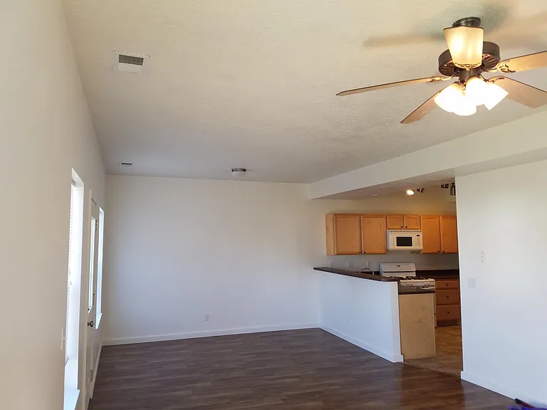402 Par Ave — Photo 9