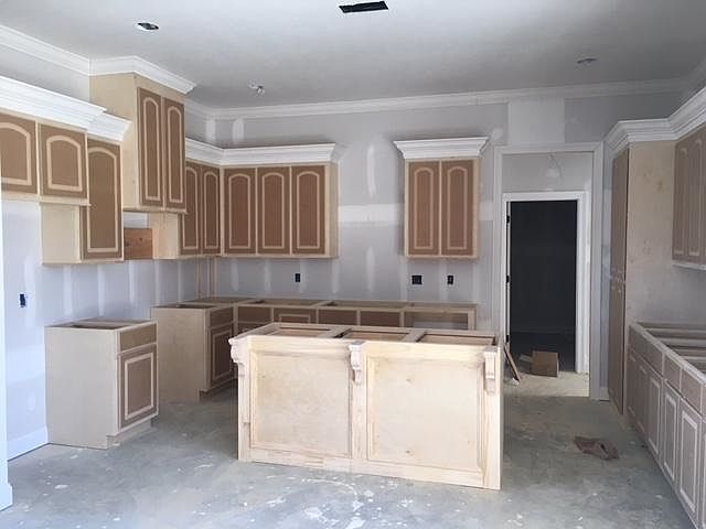 2nd image of 200 Cooper Ln