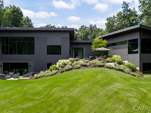 9924 Summit Ave NE, Rockford, MI 49341