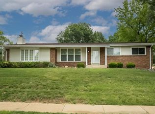 1005 Broadhurst Dr, Ballwin, MO 63021