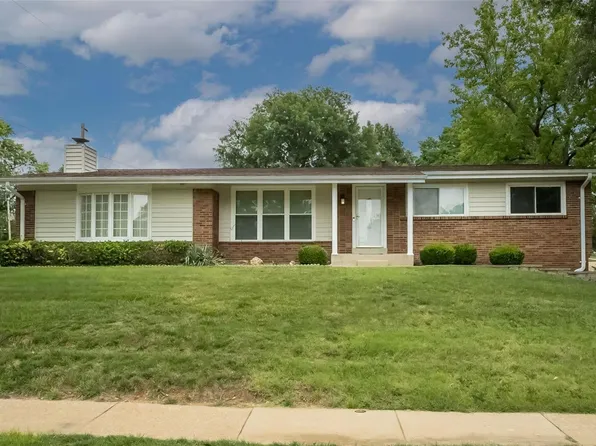1005 Broadhurst Dr, Ballwin, MO 63021