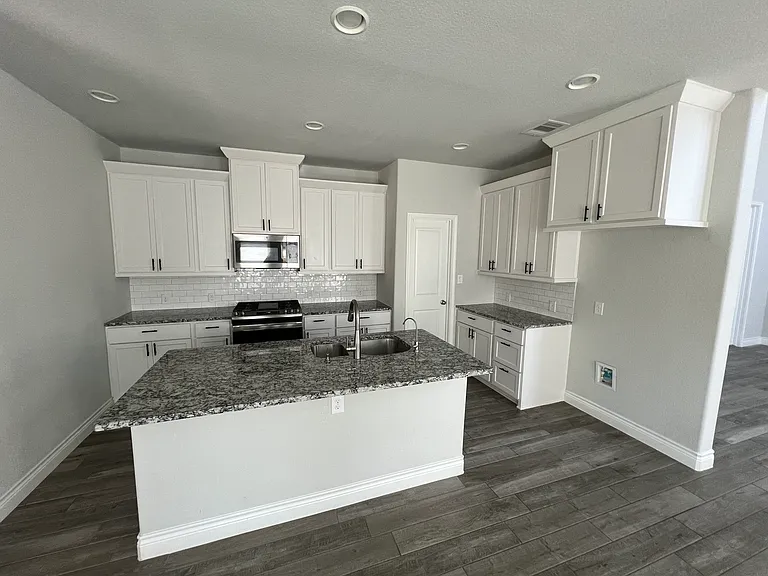 112 Freeman Loop — Photo 6