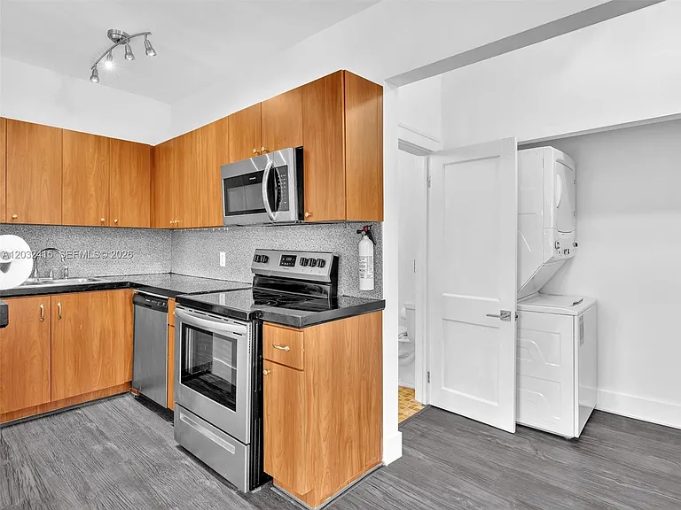 934 Michigan Ave #305 — Photo 7